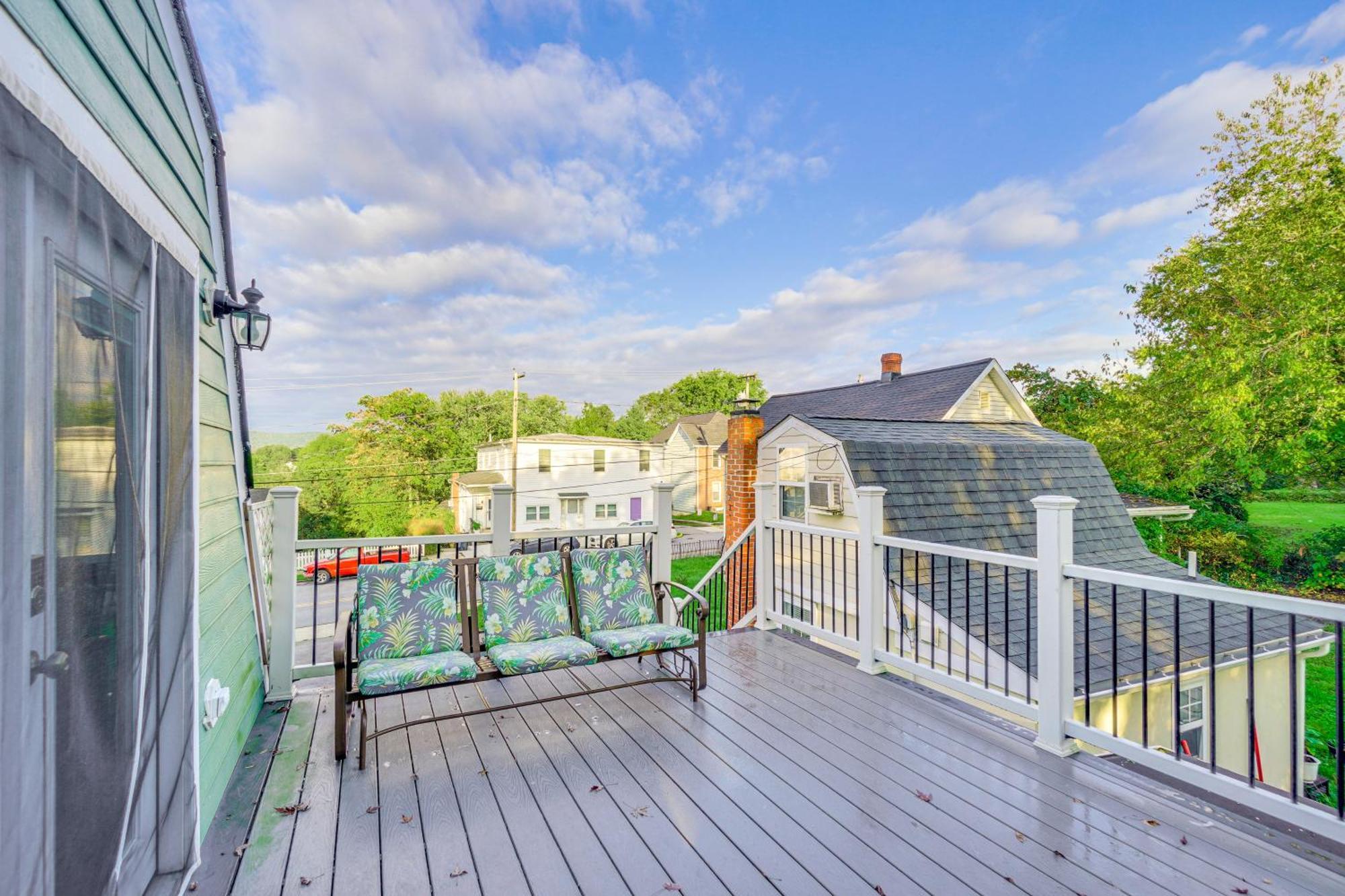 Epic Brunswick Apartment, Deck With Private Hot Tub! Buitenkant foto