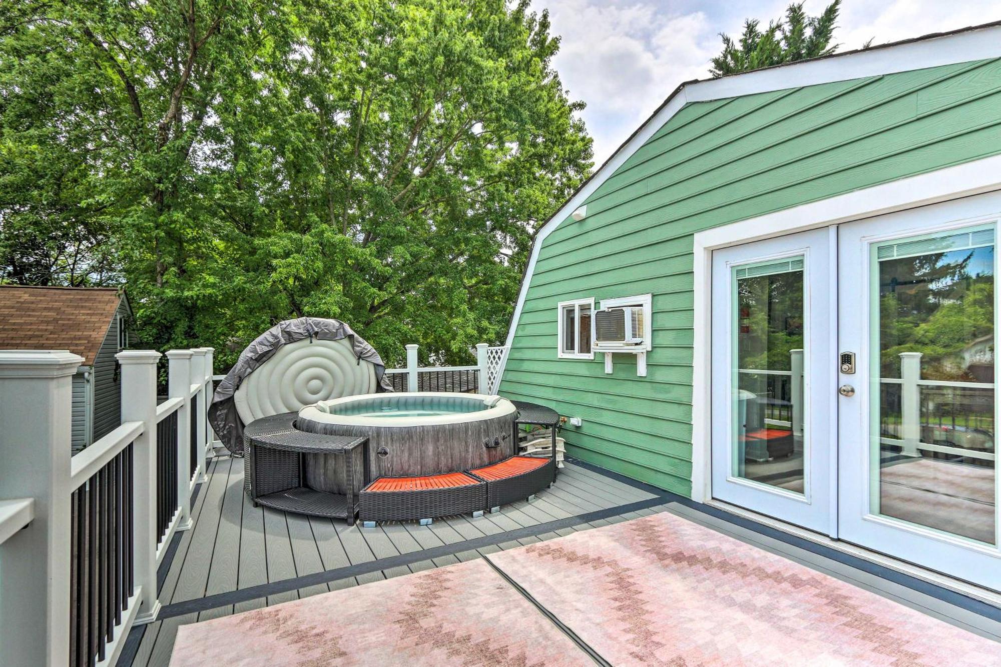 Epic Brunswick Apartment, Deck With Private Hot Tub! Buitenkant foto
